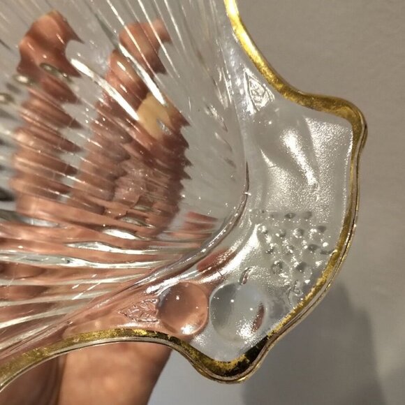 🌷2/35🌷Vntg Seashell Crystal Glass Trinket Dish 18k Gold Rim with Fruits Grapes - Picture 7 of 16